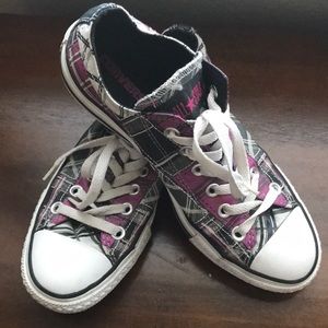 Super cute plaid Converse